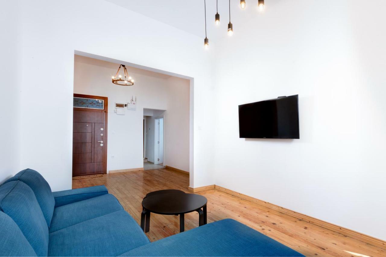 The White Apartment - Bogoridi Main Street Burgas City Eksteriør billede